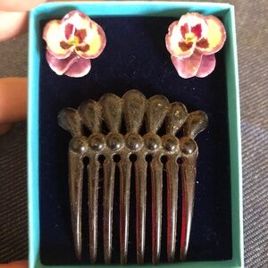 Vintage Screw Back Ceramic Violet Earrings